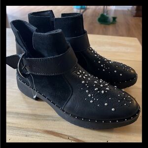 FITFLOP short ankle BOOTS Athena black studded leather sz 6 NWOB
